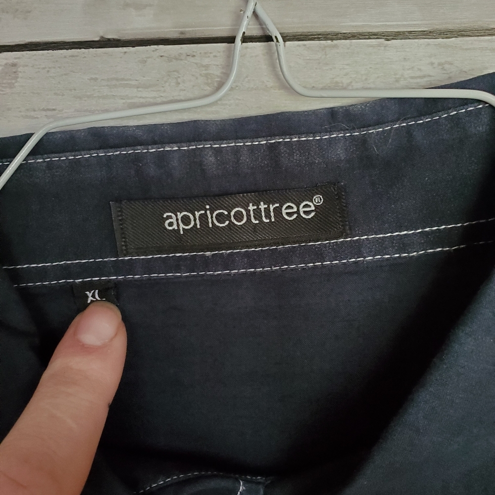 Apricottree Button down - Picture 2 of 3